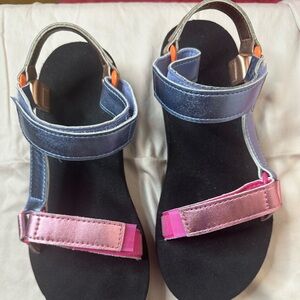 Teva Women's Midform Universal Shimmer
Sandals size 8